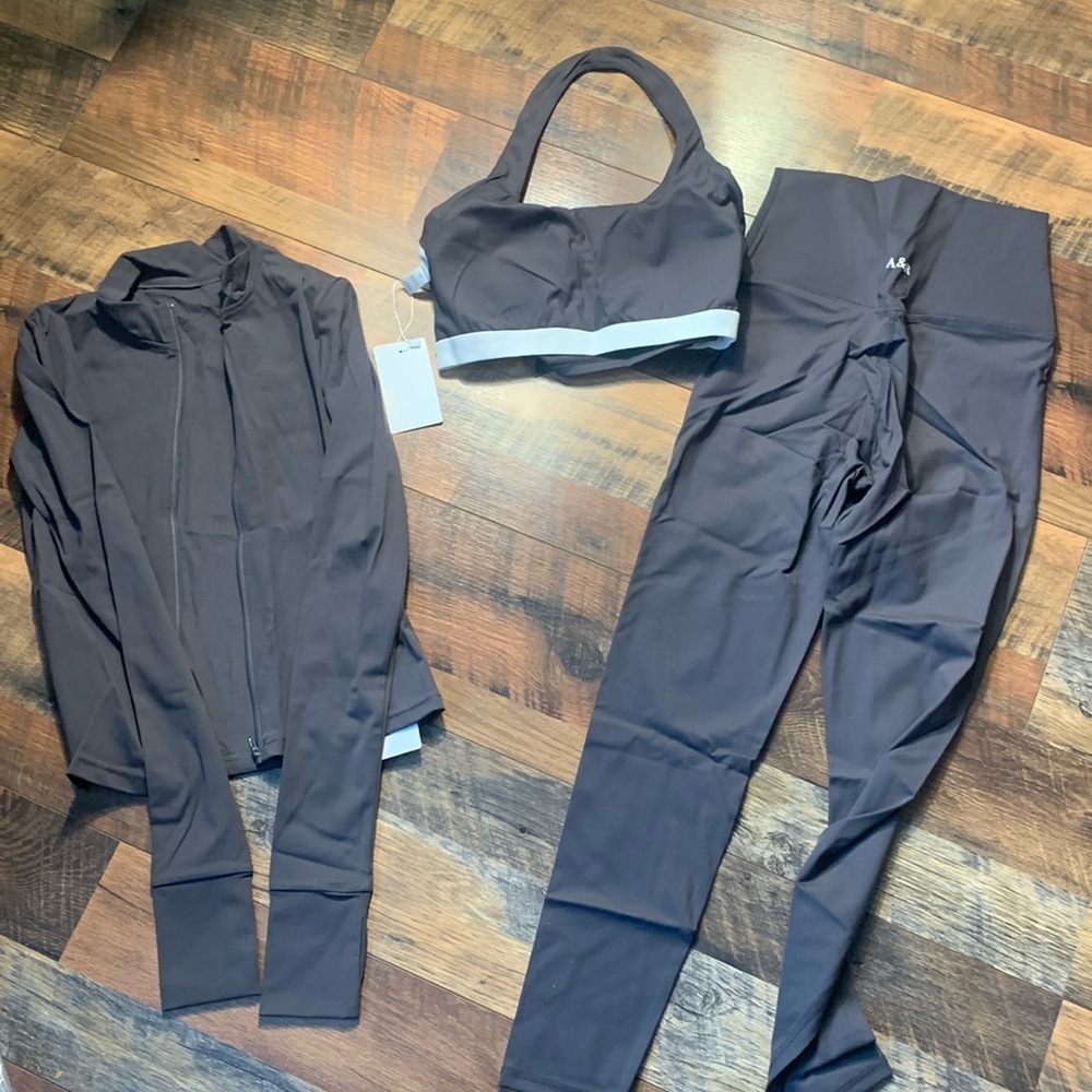 Aria’s Women’s Black/ Gray Activewear Set with Light Blue Trim NWT Sz Med-👇read - Picture 3 of 8